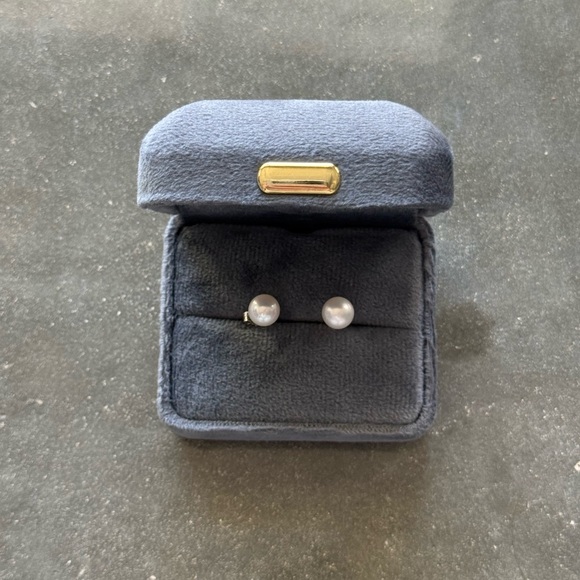 Jewelry - Real Pearl Stud Earrings